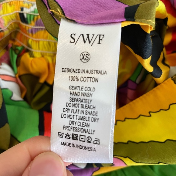 Women’s Dress - Picture 4 of 4